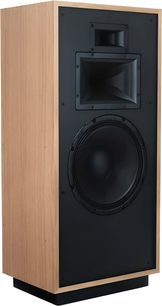 Klipsch Forte IV kolomluidspreker in Red Oak, met rode eiken fineer, zwart frontpaneel met hoorns en grote woofer, driekwarts zijaanzicht