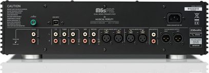 Stereo forforstærker M6s PRE med sort bagpanel, RCA-, XLR-, USB-stik, phonoindgange og hovedafbryder