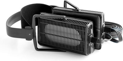 Åben STAX Lambda SR-L300 sort hovedtelefon, set fra bagfra i trekvartperspektiv, med flettet kabel og proprietær stik