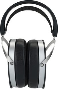 Hifiman Ananda-hovedtelefon afsløret, set forfra, sort og sølv, metalramme, åbent hovedbånd, ovale ørepuder i kunstlæder