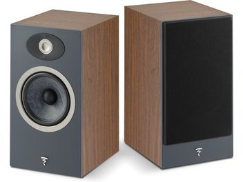 Due casse acustiche da libreria Focal Theva N°1 in legno di noce, lato anteriore con altoparlanti, griglia nera