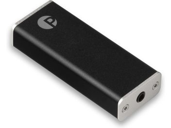 Przenośny konwerter audio w kształcie prostokąta, czarny z metalowymi końcówkami, widok perspektywiczny, okrągłe złącze audio i 2 widoczne śruby