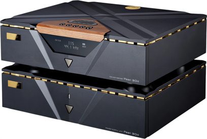 Cayin Pearl 30D DAC-lydkonverter med dobbelt chassis i sort børstet aluminium, trekvart forfra højre, lys træindsats med fem sorte knapper, centralt display og gyldne kanter