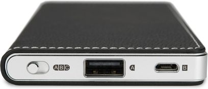 OPPO HA-2 SE EU hovedtelefon-forstærker, set ovenfra, forside med USB-porte og jackstik, sort børstet aluminiumsfinish