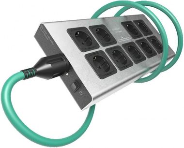 Multiprise V5 Corvus + EVO3 Initium 1,5m, 9 stik, grøn kabel, sølvfarvet kabinet, sort afbryder, perspektivvisning