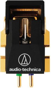 Sort Audio Technica AT-150SA pladespiller-cellule, tæt forfra, med synligt gyldent nål og pickup