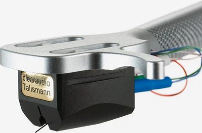 ClearAudio Talismann vinilinių plokštelių žaidiklio galvutė, profilio artimas vaizdas, metalinis korpusas, mėlyna galvutė ir adata