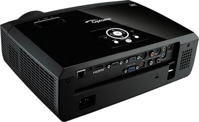 Optoma EX610ST sort videoprojektor, set forfra, tilslutninger på bagsiden, kontrolknapper på toppen