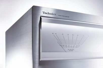 Technics SE-R1E-S sølv effektforstærker, set forfra, analogt målerinstrument med nål, skala fra 0 til 60