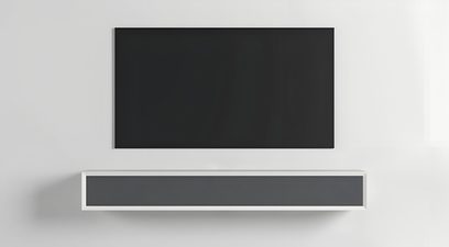 Clic Classic Series Model 13S hvidt AV-møbel, front i gråt stof, rektangulært væghængt kabinet, set forfra