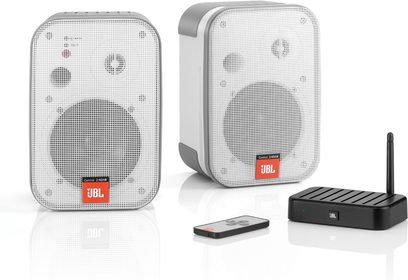 Trådløse JBL Control 2.4G AW højttalere i hvid, rektangulære, med sort gitter, rødt logo, inklusiv sort modtager og fjernbetjening