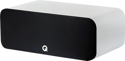 Weiße Q Acoustics 5090 Center-Lautsprecherbox, lackiertes Holzgehäuse mit abgerundeten Ecken, schwarze Front mit glattem Gitter und Q-Logo, perspektivische Ansicht von vorne rechts