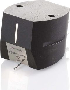 Hi-fi pladespiller ClearAudio Pack Concept Kardan, set forfra, sort kabinet, inskription "PERFORMER V2", 2 huller på toppen