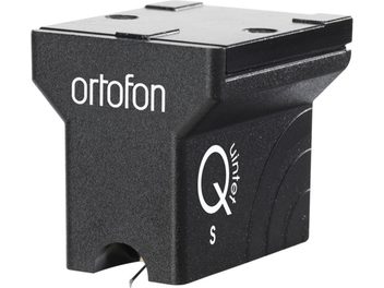 Ortofon MC Quintet black S vinylpickup, vy framifrån och från sidan, matt svart hölje med vitt logo och vit text