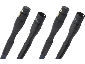 Cabos de áudio Oehlbach Series 1 XLR 1m pretos com revestimento plástico, conectores de metal preto fosco com travas douradas, vista em close-up em perspectiva