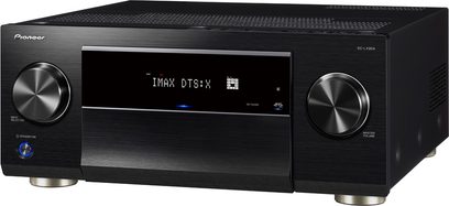 Pioneer SC-LX904 sort hjemmebiografsforstærker, set forfra, blå skærm, sølvfarvede drejeknapper, børstet sort front