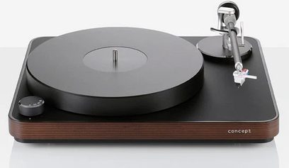 Gramofon ClearAudio Concept černý, pohled shora pod úhlem 45°, raménko s přenoskou, talíř, ovládací prvky na pravé straně