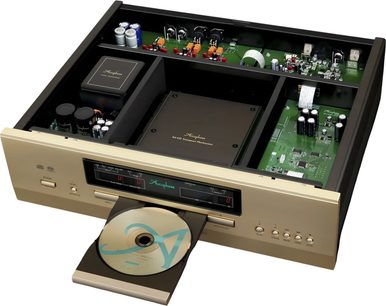 Συσκευή αναπαραγωγής CD Accuphase DP-570S με χρυσή πρόσοψη, αφαιρεμένο κάλυμμα, ορατά κυκλώματα και ανοιχτό συρτάρι με δίσκο