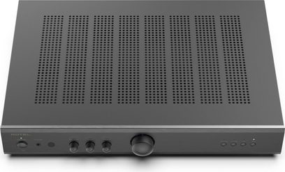 Ampli hi-fi intégré stéréo Rotel A8 noir, vue de dessus, grille perforée, façade avec boutons circulaires et molette centrale
