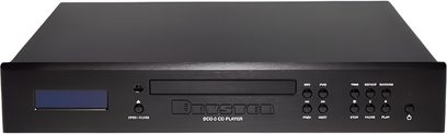 Svart Bryston BCD-3 high-end CD-spiller, frontpanel med sentralt innsettingsspor, blå skjerm og rad med knapper