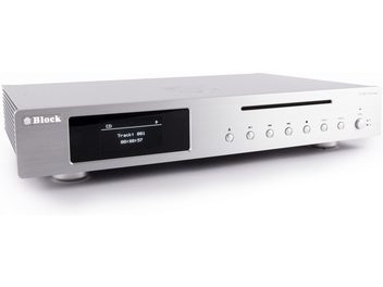 Srebrni stereo hi-fi integrirani ojačevalnik Block VR-120 iz brušenega aluminija, pogled s sprednje strani pod kotom: na levi črn zaslon, reža za CD-predvajalnik, šest okroglih gumbov in vrtljiv gumb na desni
