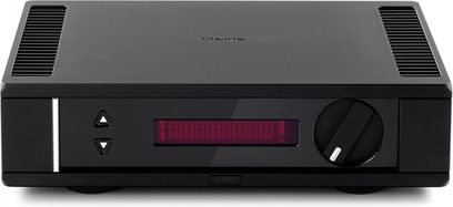 Rega Osiris zwarte stereo hi-fi versterker, vooraanzicht, voorzijde met knoppen, draaiknop en rood display, twee zijdelingse ventilatieopeningen