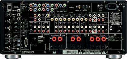 Pioneer SC-LX81 sort audio/video-forstærker, set forfra, med mange stik og knapper på forsiden