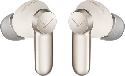 Trådløse in-ear-hodetelefoner Beyerdynamic Amiron 100 i krembeige, med glatt plastskall og satinert aluminiumsstang med gjennomsiktige grå silikonetips, sett forfra i nærbilde