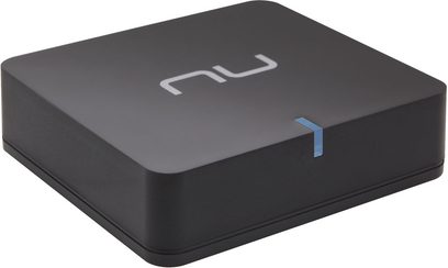 Nuforce BTR100 trådløs sender, mat sort rektangulær med sølvfarvet "nu" logo og blå LED-indikator på toppen