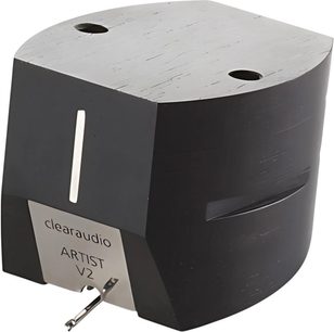 ClearAudio Artist V2 pick-up i mat sort, sølvfarvet metalfront, trekvartsvinkel med synlig nål