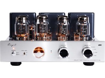 Integrovaný stereo lampový zesilovač Cayin MT50 Plus KT88 stříbrný, kovové kartáčované pouzdro zepředu, čtyři velké lampy KT88 a tři malé osvětlené lampy před třemi černými kryty transformátorů, stříbrný přední panel s kulatým oranžovým kontrolním světlem, páčkový vypínač a dva velké černé knoflíky s hliníkovým lemováním