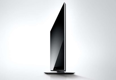 Panasonic TX-P55VT30E fladskærms-TV, sort, set fra siden, stående på metalfod, portrætformat
