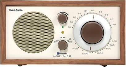 Radio da tavolo Tivoli Model One BT noce beige con grande altoparlante rotondo e ampia manopola di sintonizzazione frontale