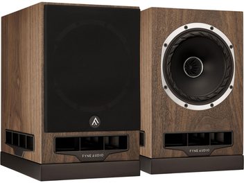 Fyne Audio F500S bogreolhøjttalerpar i brun træ, trekvart forfra, frontport, frontstof og koaksial
