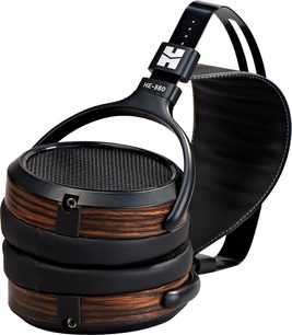 Åbent hi-fi hovedsæt Hifiman HE-560 i sort læder og træ, cirkulære transducere, polstret hovedbøjle, trekvartersperspektiv