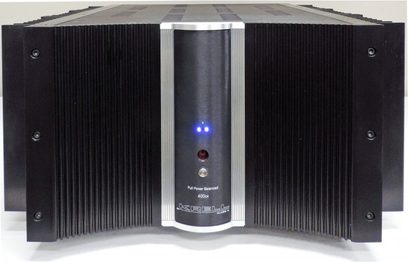 Krell FPB 400CX stereoeffektforstærker i børstet sølv aluminium, sorte kølelegemer, blåt display