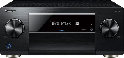 Pioneer SC-LX904 sort hjemmebiografsforstærker, set forfra, to sølvfarvede drejeknapper, blåt digitalt display i midten, to USB-porte