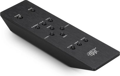 Preamplificador phono Mofi Electronics MasterPhono negro, carcasa biselada vista desde arriba con botones de ajuste
