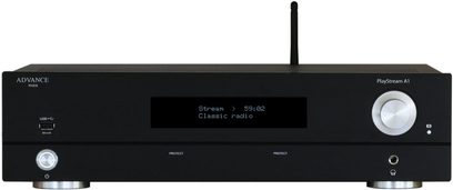 Hi-fi stereo zesilovač Advance Paris PlayStream A1 černý, pohled zepředu, modrý displej „Stream > 59:02 Classic radio“, tlačítka