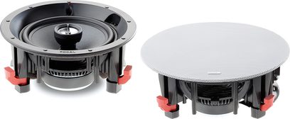 Zwei Focal 100 ICW6 Einbaulautsprecher, rund, mit weißem perforiertem Gitter und sichtbaren Lautsprechern, auf weißem Hintergrund