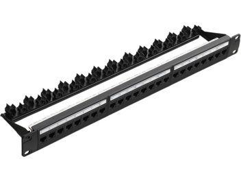 Patch panel 24× RJ45 CAT6 černý s 24 číslovanými porty na přední straně a zadním plastovým černým ozubeným držákem