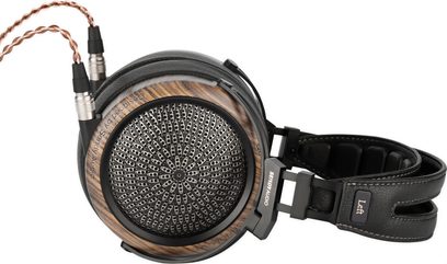 Mustat Sendy Audio Peacock -hifikuulokkeet, ruskeat korvakupit avoimilla ritilöillä, musta pääpanta ja kuparinvärinen punottu kaapeli