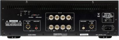 Zesilovač vysoké věrnosti Rotel RB1552 MKII stříbrný, zadní pohled, audio konektory, ventilační mřížky