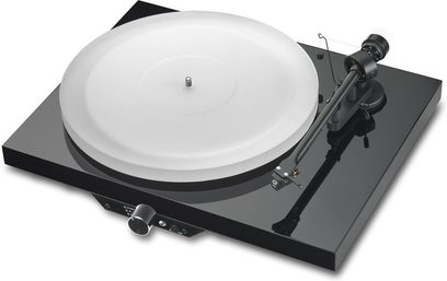 Pro-Ject Juke Box sort lakeret pladespiller, tonarm med pickup, hvid rund pladespiller, rektangulært sort højglans kabinet
