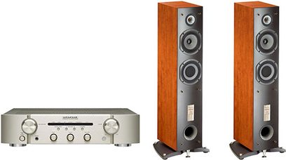 Wzmacniacz Marantz PM5004 w kolorze srebrnym i dwie kolumny podłogowe Triangle Altea EX w kolorze koniakowym, widok z przodu
