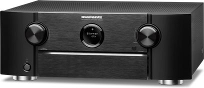 Ampli home-cinéma Marantz SR6015 noir, vue de face, façade noire, 3 boutons rotatifs, écran bleu affichant "Blu-ray", 2 prises casque