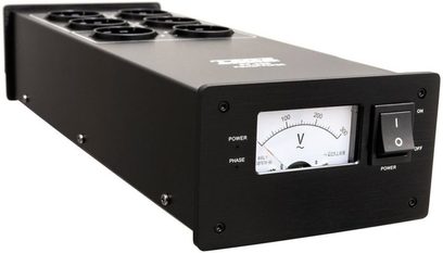 Taga Harmony PF-600 sort overspændingsbeskyttet strømskinne set forfra, 6 stikkontakter, analogt voltmeter, afbryder