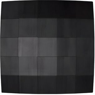 Artnovion Jaya W zwarte diffuser van hout, met een raster van licht reliëf rechthoeken, vooraanzicht