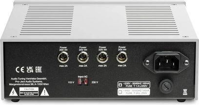 Externí napájecí zdroj Pro-Ject Power Box RS2 SOURCES stříbrný, zadní pohled se čtyřmi výstupy 20 V a síťovou zásuvkou