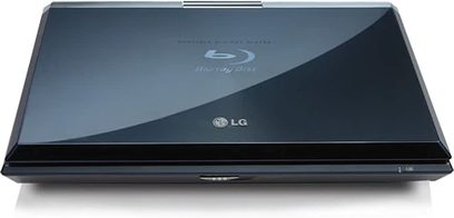 LG BP691B sort Blu-ray-afspiller, set oppefra lukket, sølvfarvet LG-logo, blank overflade, rektangulær form med afrundede hjørner